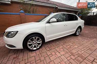 Лифтбек Skoda Superb 2013 в 