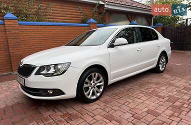 Лифтбек Skoda Superb 2013 в 
