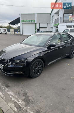 Лифтбек Skoda Superb 2015 в 