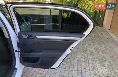 Ліфтбек Skoda Superb 2013 в  фото 18 Ліфтбек Skoda Superb 2013 в