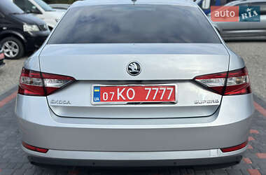 Лифтбек Skoda Superb 2016 в 