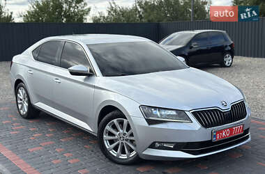 Лифтбек Skoda Superb 2016 в 