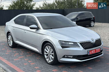 Лифтбек Skoda Superb 2016 в 