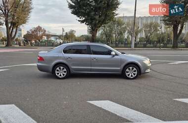 Лифтбек Skoda Superb 2012 в 