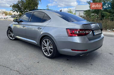 Лифтбек Skoda Superb 2015 в 