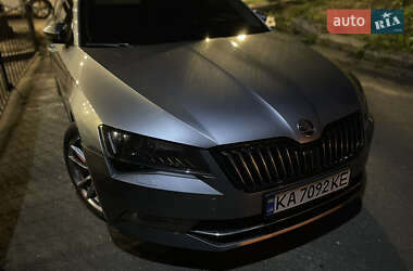 Лифтбек Skoda Superb 2015 в 
