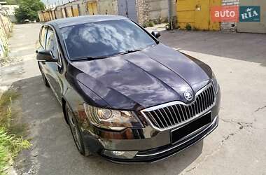 Лифтбек Skoda Superb 2013 в 