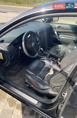 Лифтбек Skoda Superb 2003 в 