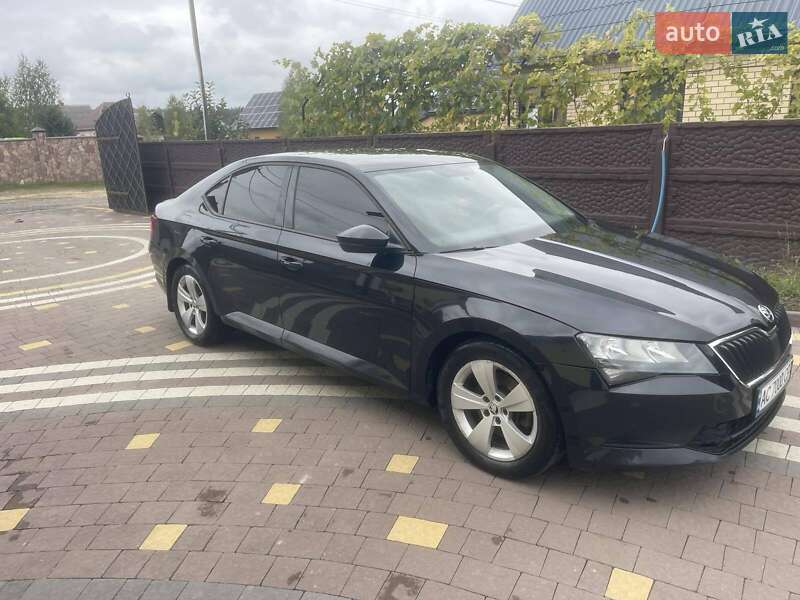 Лифтбек Skoda Superb 2016 в Луцке