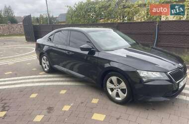 Лифтбек Skoda Superb 2016 в 