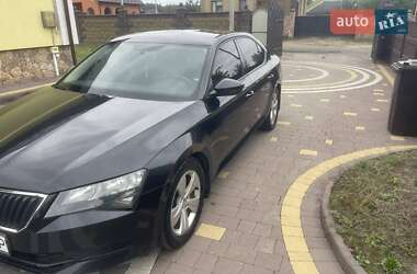 Лифтбек Skoda Superb 2016 в 