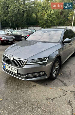 Лифтбек Skoda Superb 2023 в Киеве