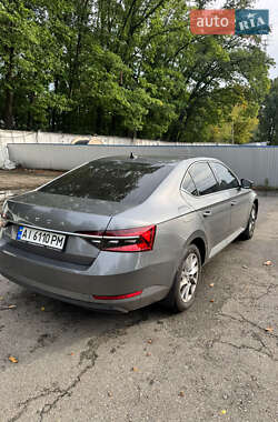 Лифтбек Skoda Superb 2023 в 