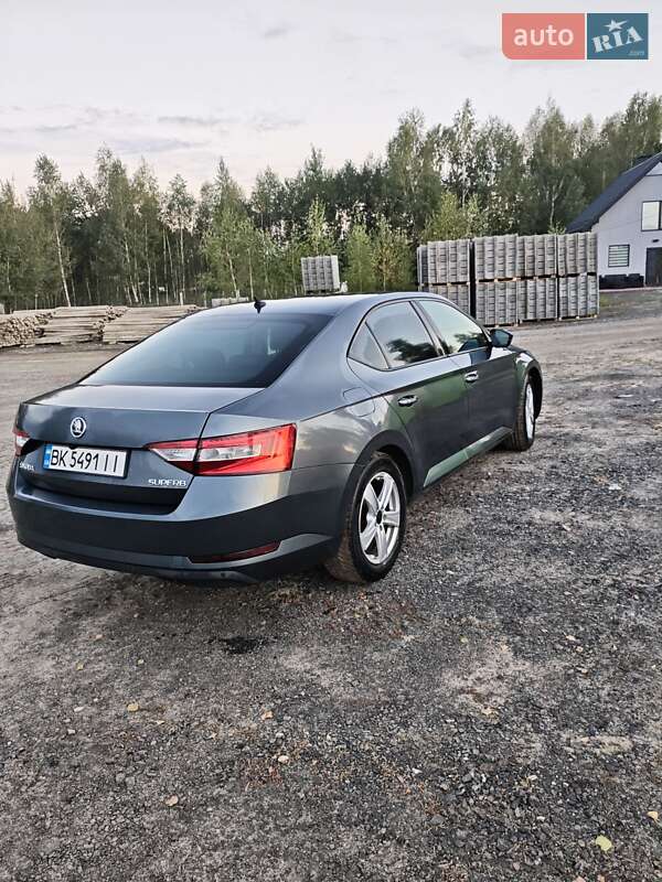 Лифтбек Skoda Superb 2016 в Камне-Каширском