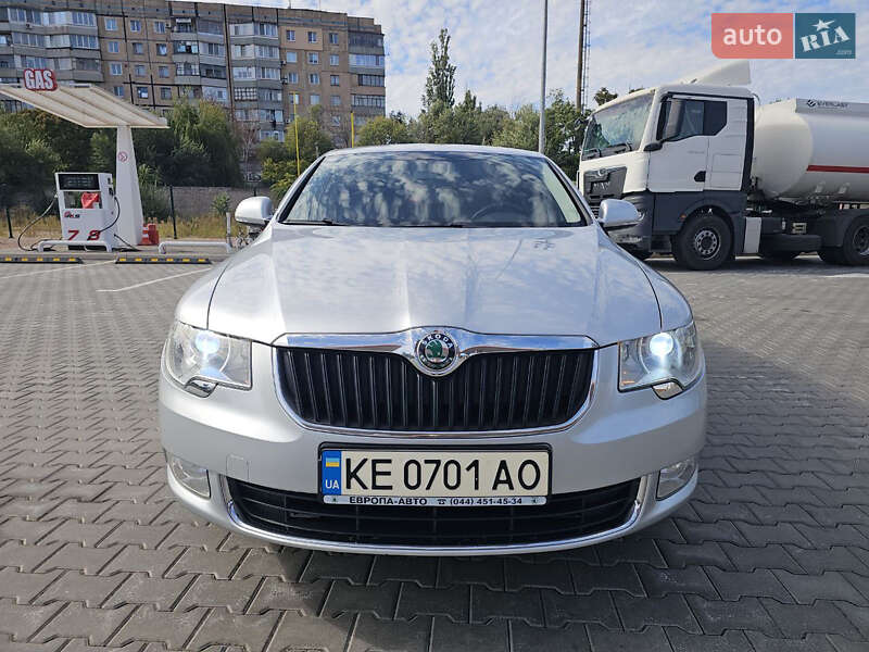 Лифтбек Skoda Superb 2011 в 