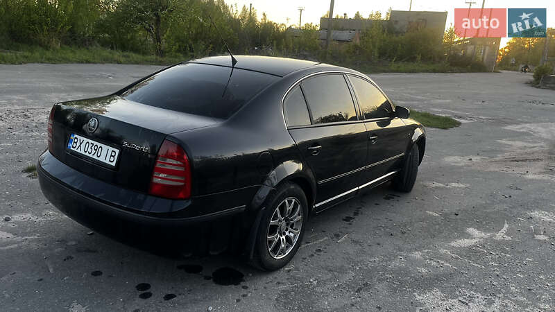 Лифтбек Skoda Superb 2005 в Казатине