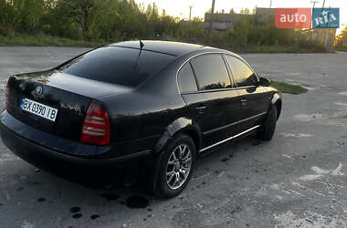 Лифтбек Skoda Superb 2005 в 