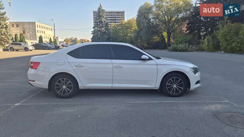 Лифтбек Skoda Superb 2015 в Киеве фото 4 Лифтбек Skoda Superb 2015 в Киеве