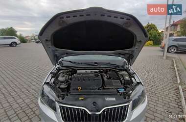 Лифтбек Skoda Superb 2015 в 