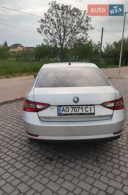 Лифтбек Skoda Superb 2015 в 