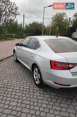 Лифтбек Skoda Superb 2015 в 