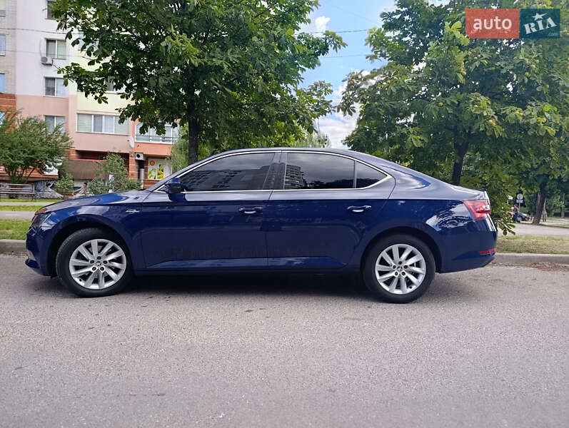 Лифтбек Skoda Superb 2016 в Киеве
