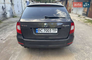 Універсал Skoda Superb 2011 в  фото 7 Універсал Skoda Superb 2011 в