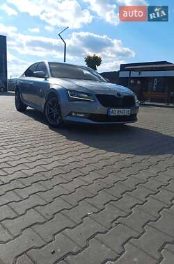 Лифтбек Skoda Superb 2015 в 