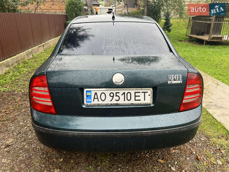 Лифтбек Skoda Superb 2003 в Беловарцах
