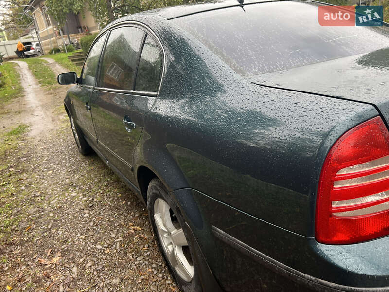 Лифтбек Skoda Superb 2003 в Беловарцах