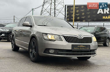 Лифтбек Skoda Superb 2014 в 