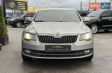 Лифтбек Skoda Superb 2014 в 