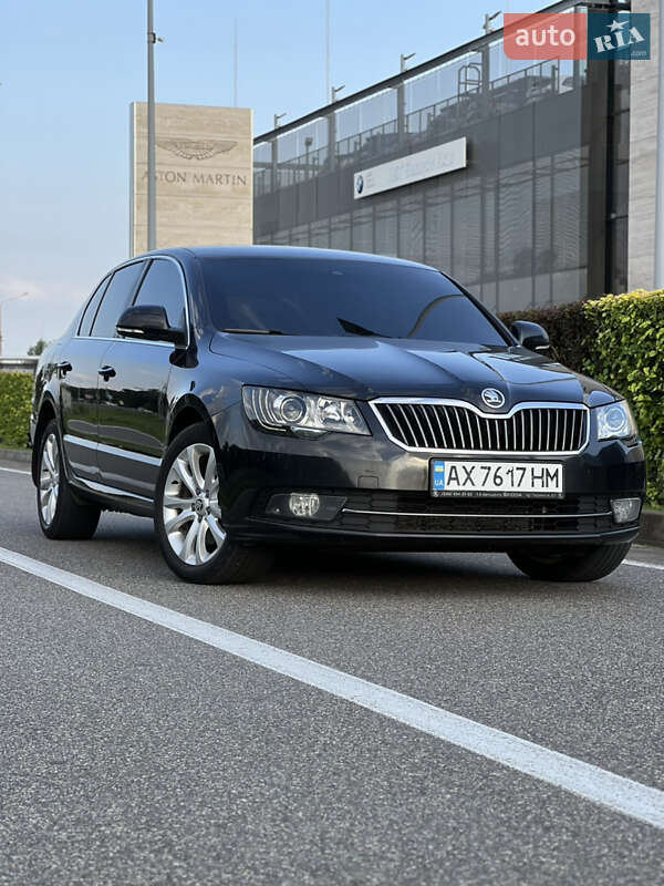 Лифтбек Skoda Superb 2013 в 