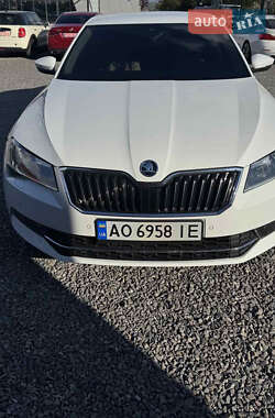 Лифтбек Skoda Superb 2015 в Ужгороде