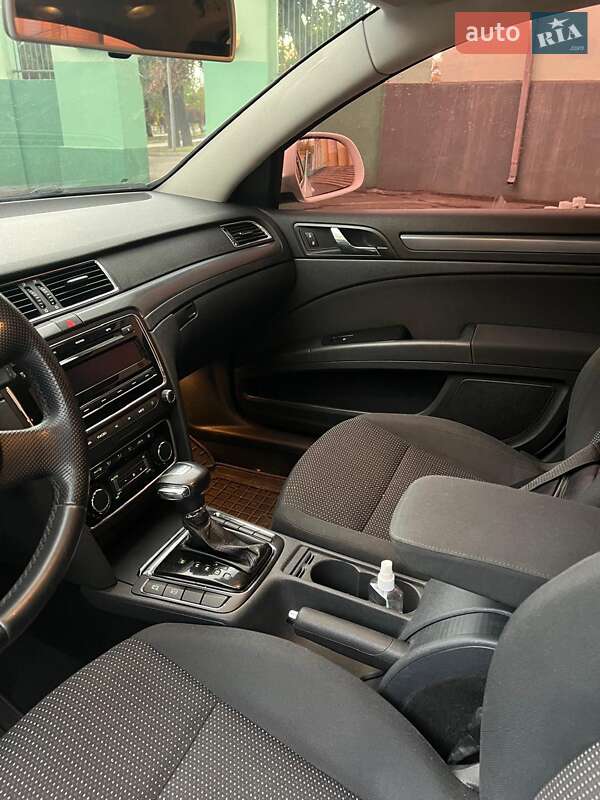 Лифтбек Skoda Superb 2011 в Кривом Роге