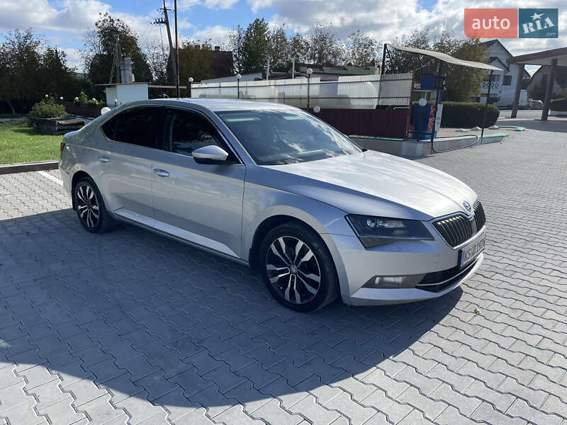 Лифтбек Skoda Superb 2016 в 