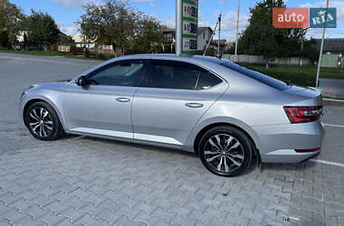 Лифтбек Skoda Superb 2016 в 