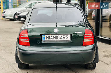 Ліфтбек Skoda Superb 2004 в 