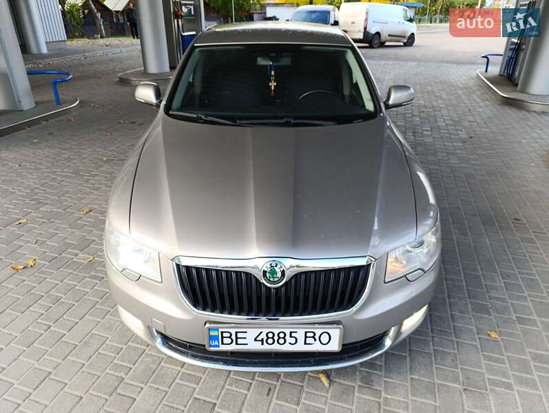 Лифтбек Skoda Superb 2010 в Николаеве
