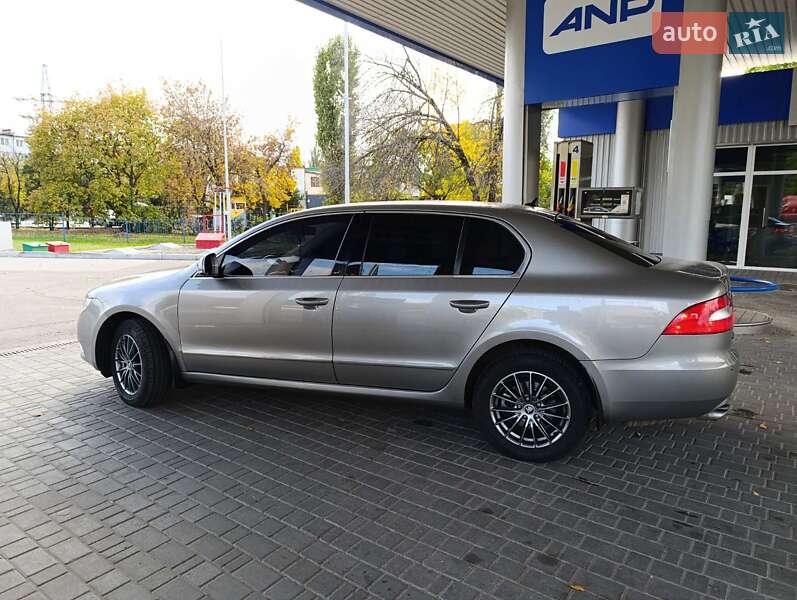 Лифтбек Skoda Superb 2010 в Николаеве