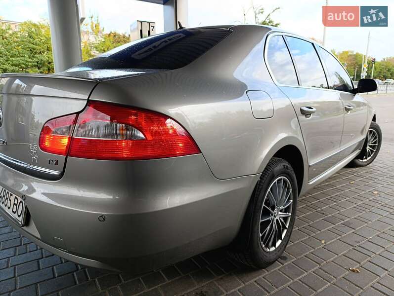 Лифтбек Skoda Superb 2010 в Николаеве