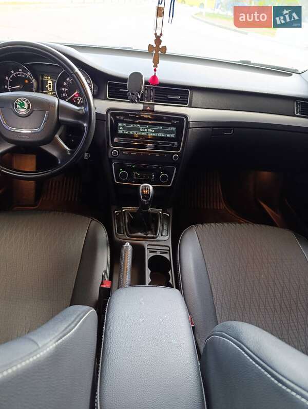 Лифтбек Skoda Superb 2010 в Николаеве