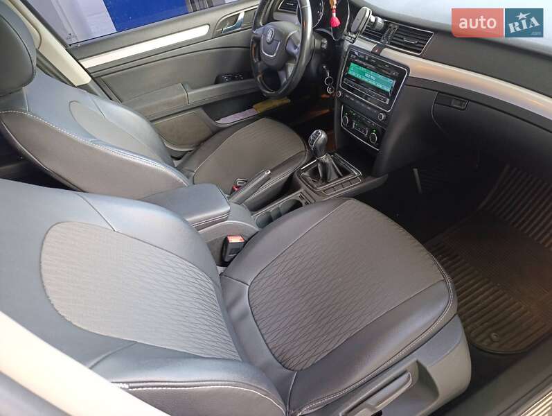 Лифтбек Skoda Superb 2010 в Николаеве