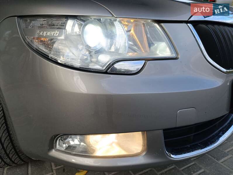 Лифтбек Skoda Superb 2010 в Николаеве