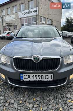 Ліфтбек Skoda Superb 2011 в  фото 10 Ліфтбек Skoda Superb 2011 в