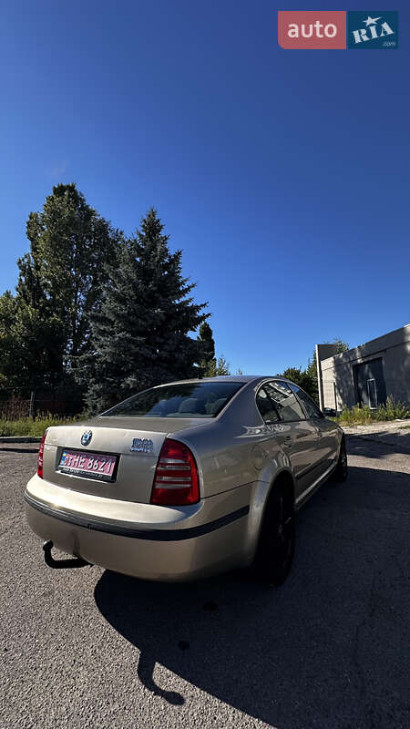 Лифтбек Skoda Superb 2003 в Черкассах