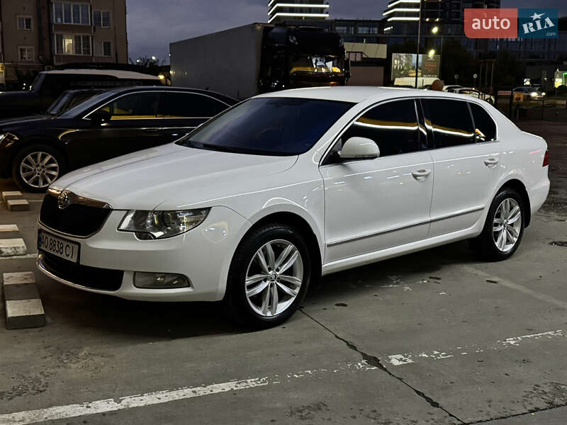 Ліфтбек Skoda Superb 2011 в Ужгороді