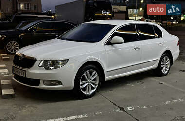 Лифтбек Skoda Superb 2011 в 