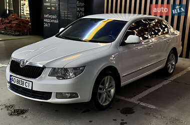 Лифтбек Skoda Superb 2011 в 
