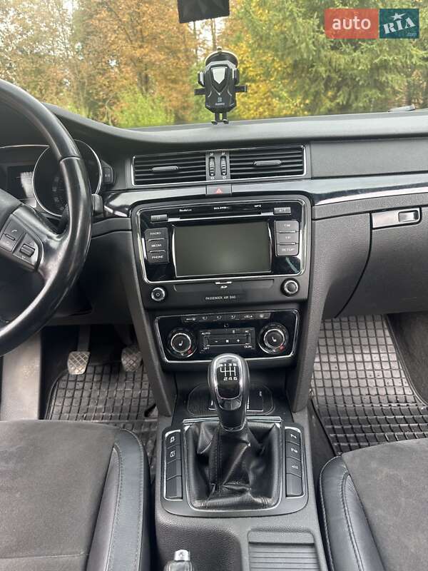 Универсал Skoda Superb 2011 в Бурштыне